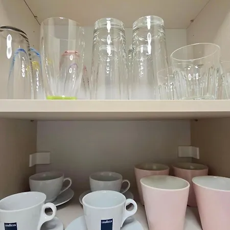 Emma's With Free Parking Apartament *